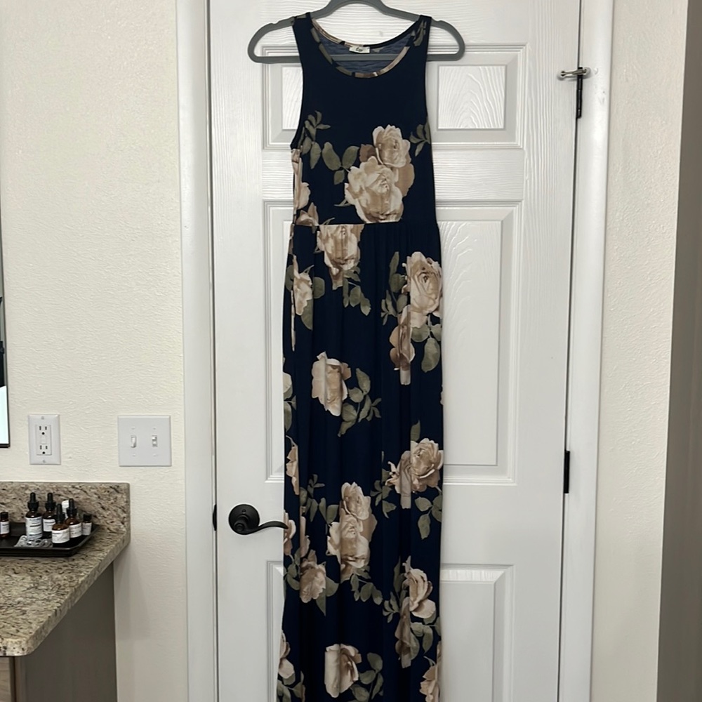 Navy floral maxi dress. Size med